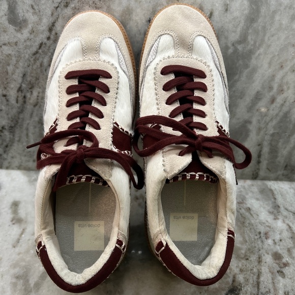 Women’s Dolce Vita Cream and Maroon Calf Hair Casual Sneakers size 9 LIKE NEW - Picture 3 of 9